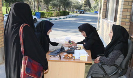 برپایی ایستگاه تست قند خون به مناسبت هفته سلامت در دانشکده شریعتی