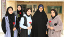 اهدای گل توسط ریاست، معاونین و اساتید دانشکده به دانشجویان در روز ۱۶ آذر از دریچه دوربین