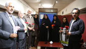 تبریک حضوری سرپرست دانشکده و اهداء گل در روز گرامیداشت مقام استاد